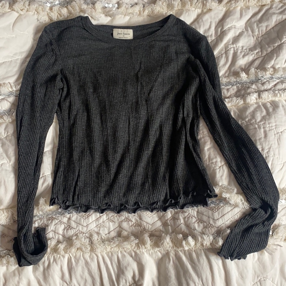 Gray lettuce cropped long sleeve!